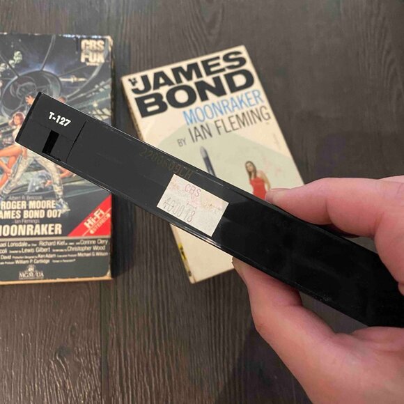 vintage Ian Fleming James Bond Moonraker VHS + paperback bundle - Picture 6 of 10